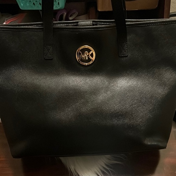 Michael Kors Leather Jet Set Tote - Picture 2 of 6